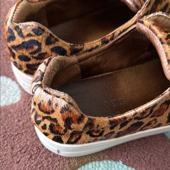 J/Slides slip on tennis shoes - Picture 3 of 6